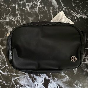 NWT Lululemon Everywhere Belt Bag in Black